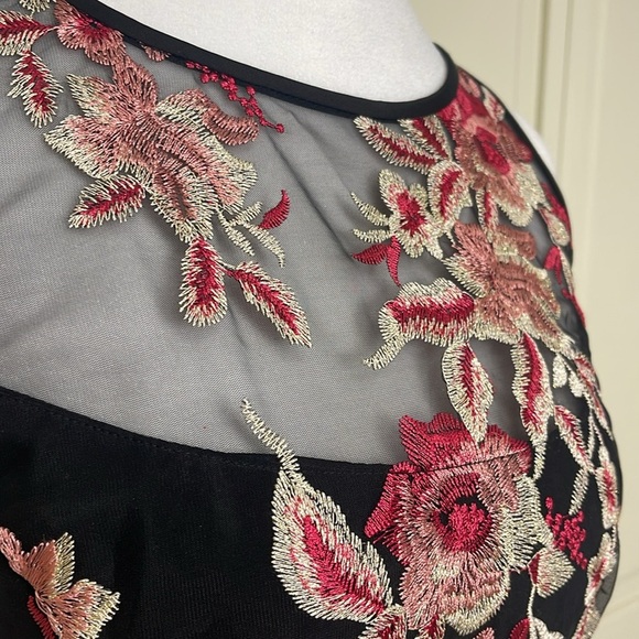 WHBM Embroidered Floral Mesh Sheath Dress Black/Pink Size 4 Flattering - Picture 4 of 12
